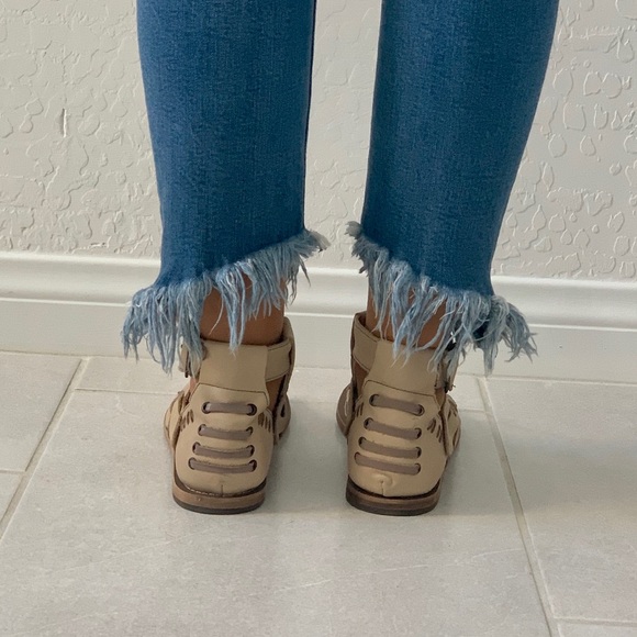 Leather Buckle Studs Detailed Gladiator Sandal - Picture 6 of 8